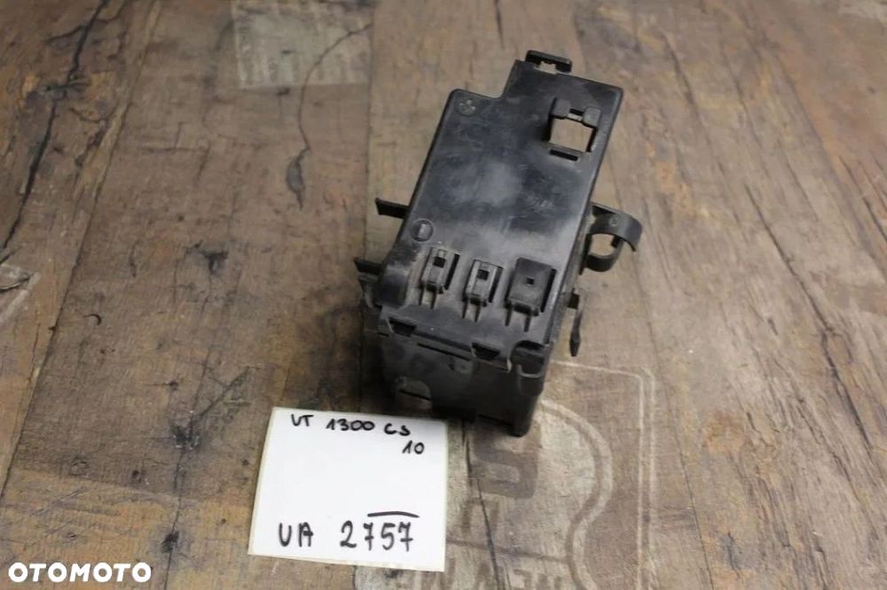 SKRZYNKA AKUMULATORA VT1300 CS SABRE - 1