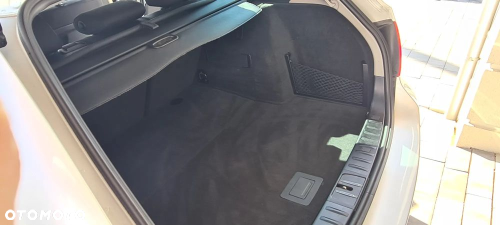 BMW Seria 3 320d DPF Touring - 9