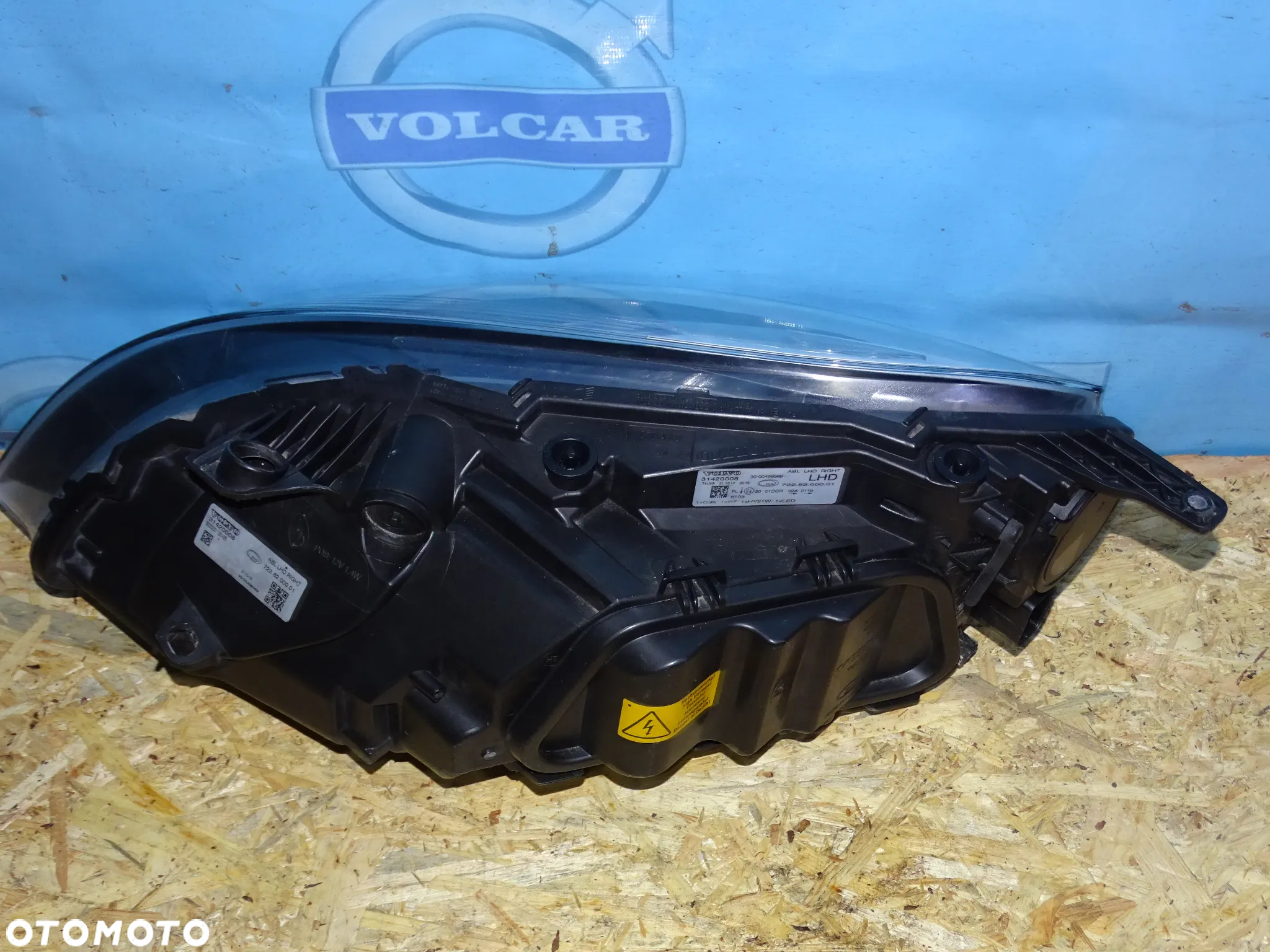 LAMPA PRAWA XENON VOLVO V40 EURO 31420008 12- - 4