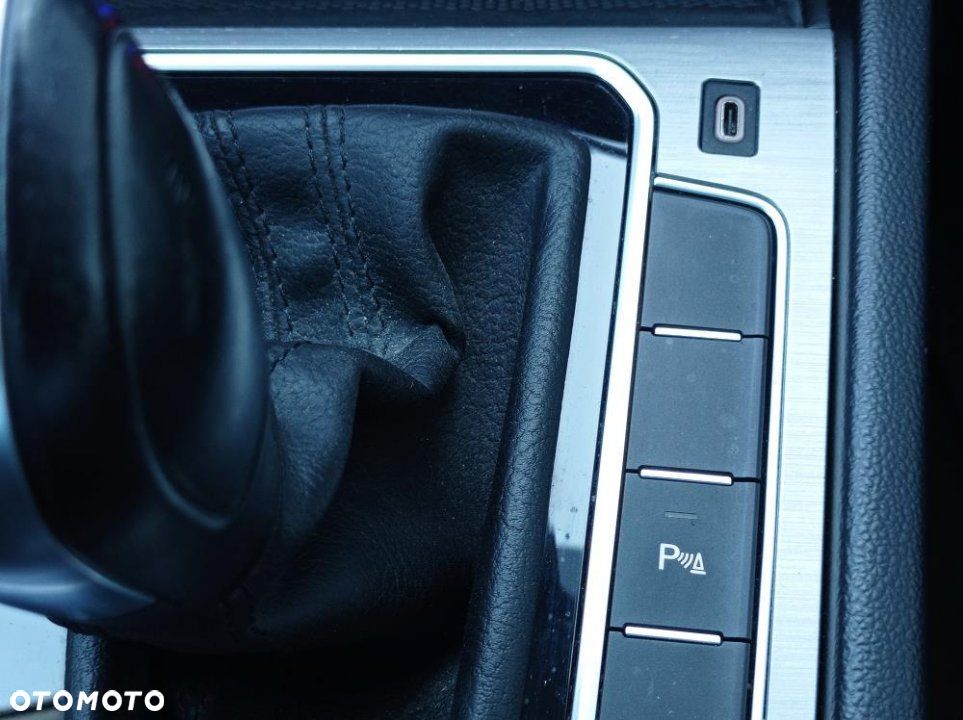 Volkswagen Passat - 32