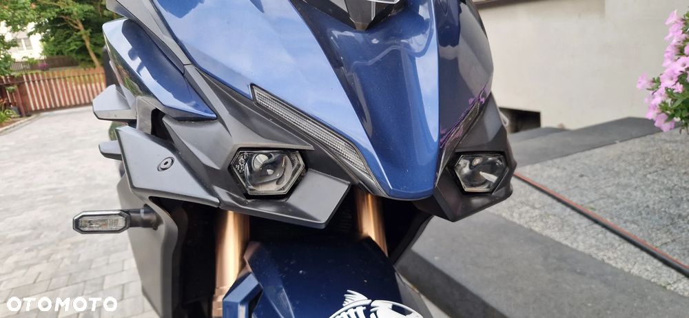 Suzuki GSX - 6