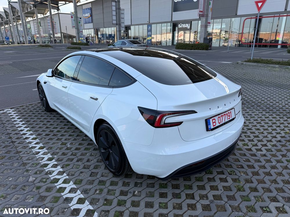 Tesla Model 3 - 3