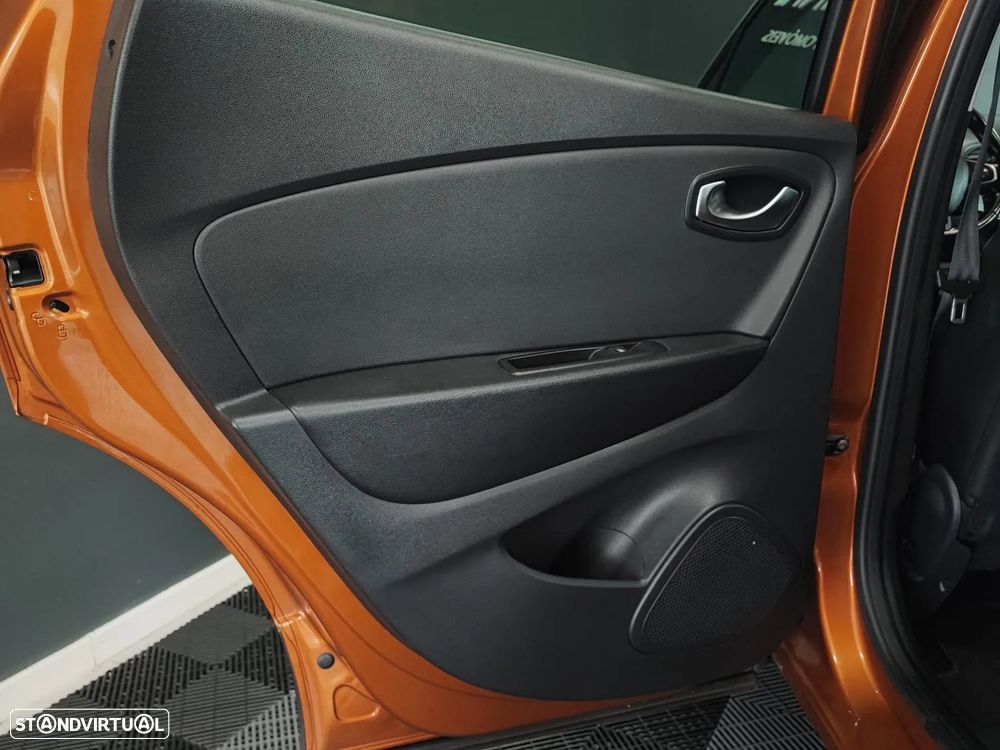 Renault Captur 1.5 dCi Exclusive EDC - 25