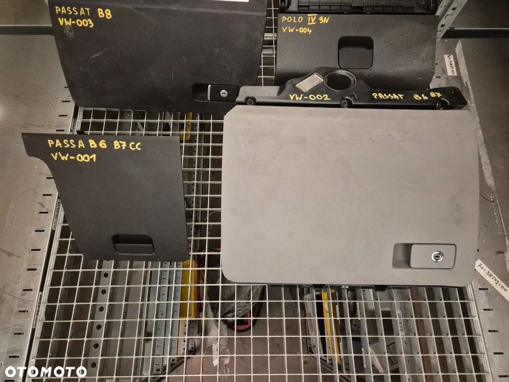 VOLKSWAGEN PORSCHE SCHOWEK PASAŻERA, ŚRODKOWY, KIEROWCY. - 2