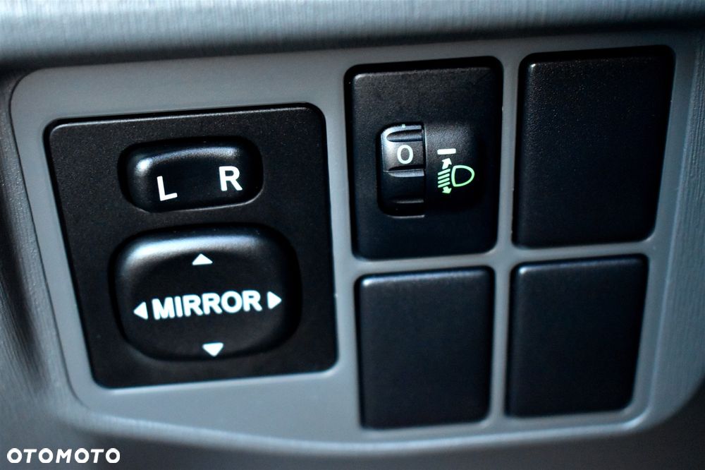 Toyota Prius (Hybrid) Executive - 29