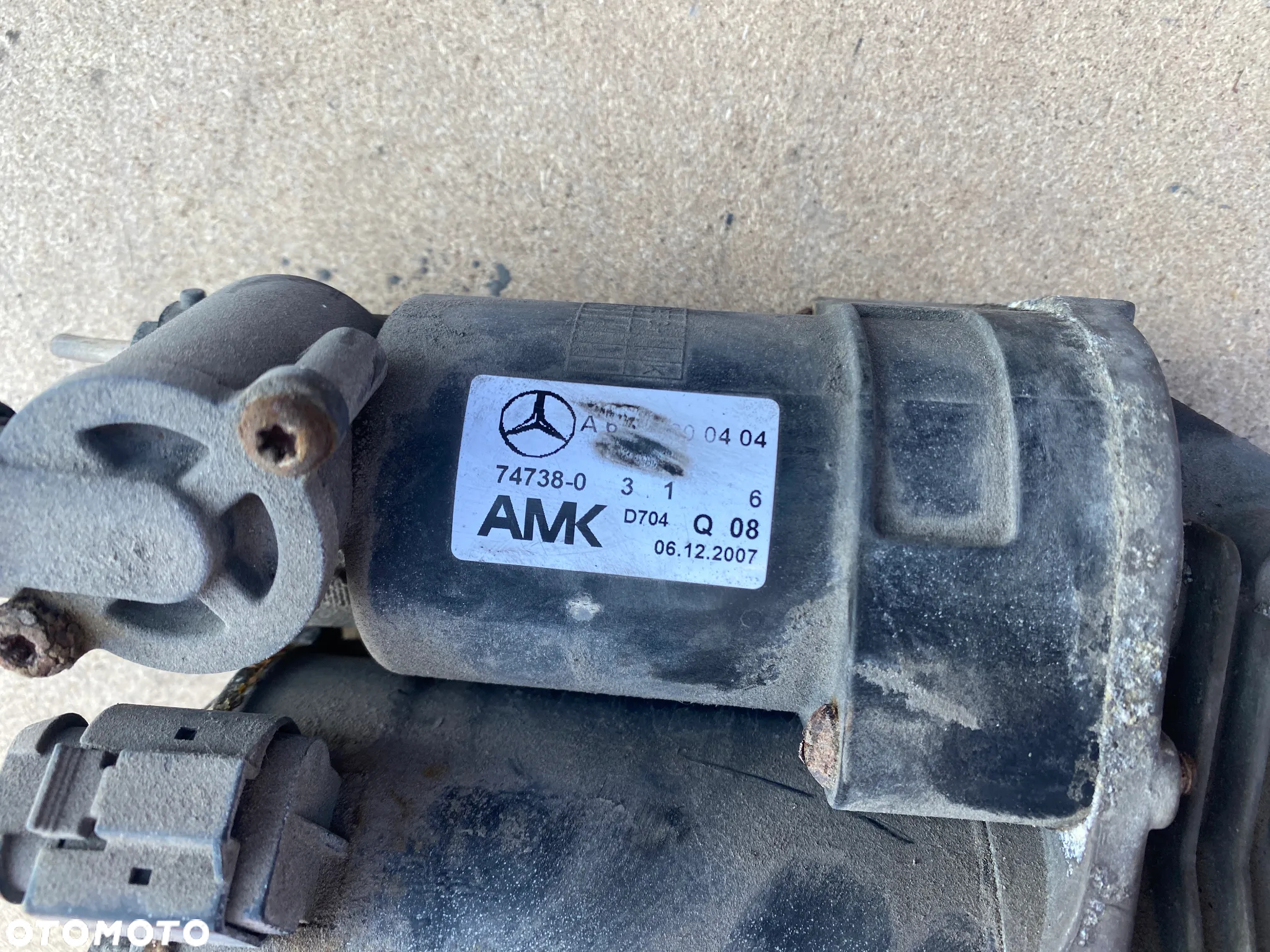 KOMPRESOR SPRĘŻARKA ZAWIESZENIA  MERCEDES W639 A6393200404 - 2
