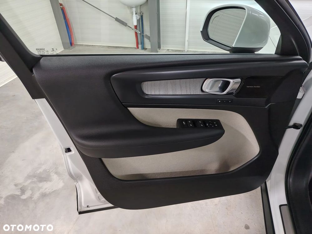 Volvo XC 40 B3 Ultimate Dark - 18