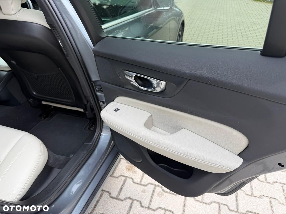 Volvo V60 D3 AWD Momentum - 26