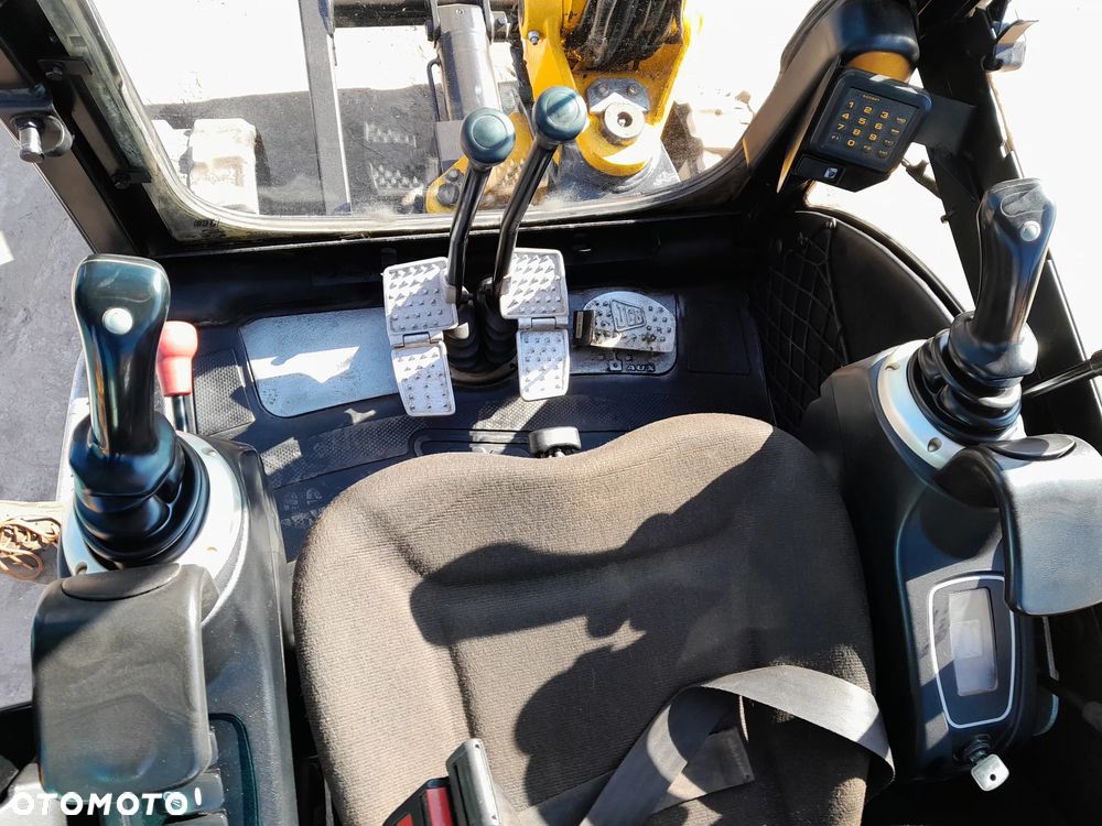 JCB 8026 - 24