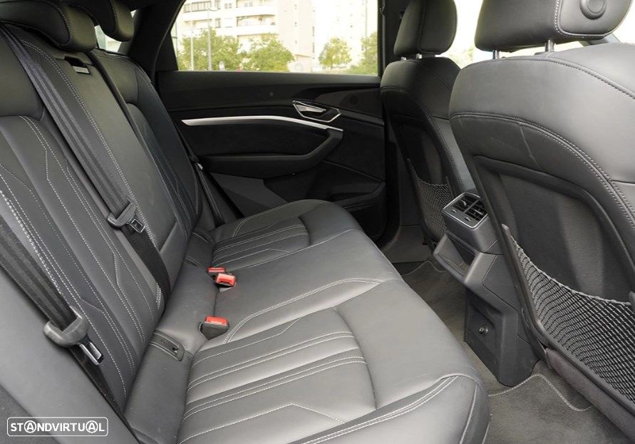 Audi Q8 e-Tron 50 quattro S line - 23