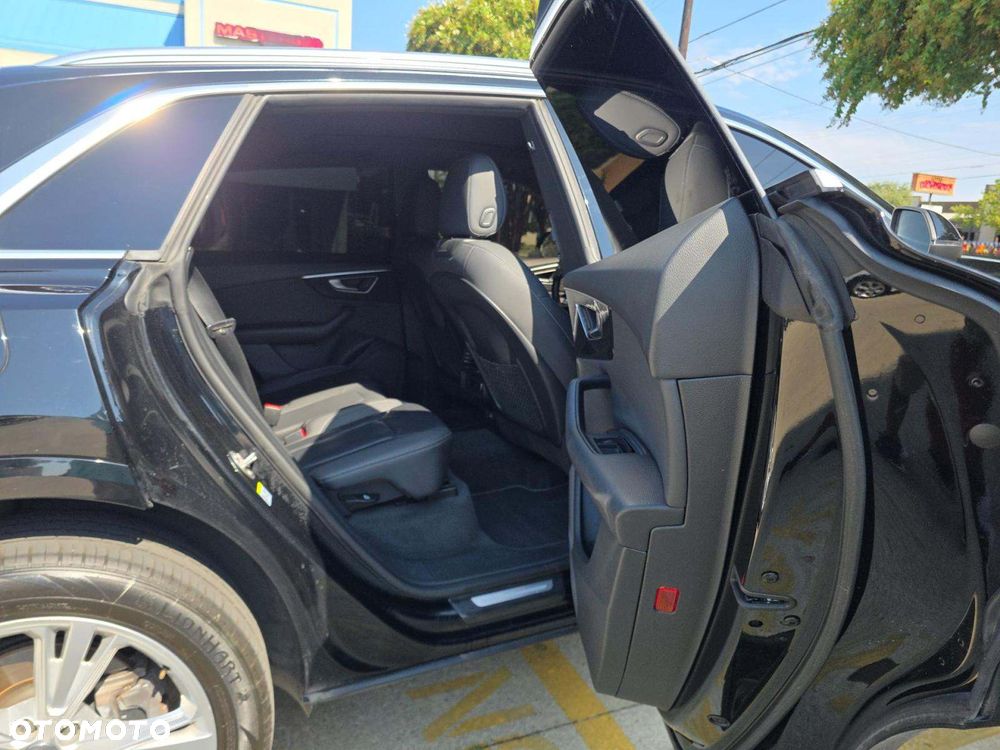 Audi Q8 55 TFSI quattro tiptronic - 12