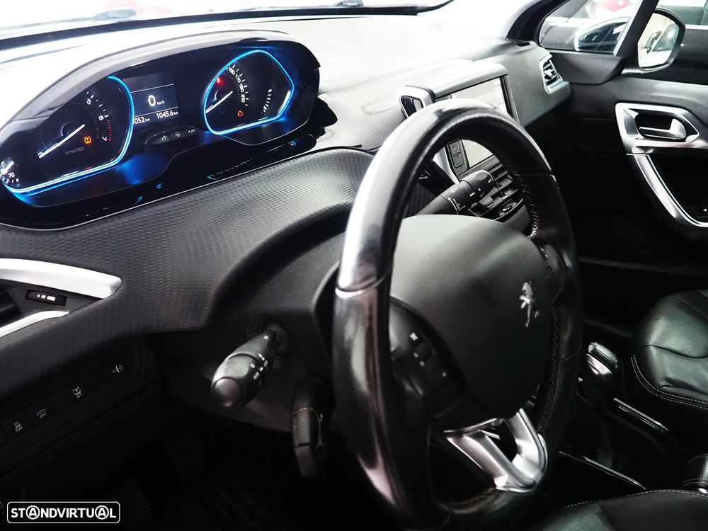 Peugeot 2008 1.2 PureTech Allure - 16