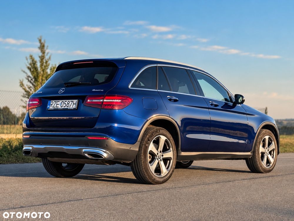 Mercedes-Benz GLC - 12