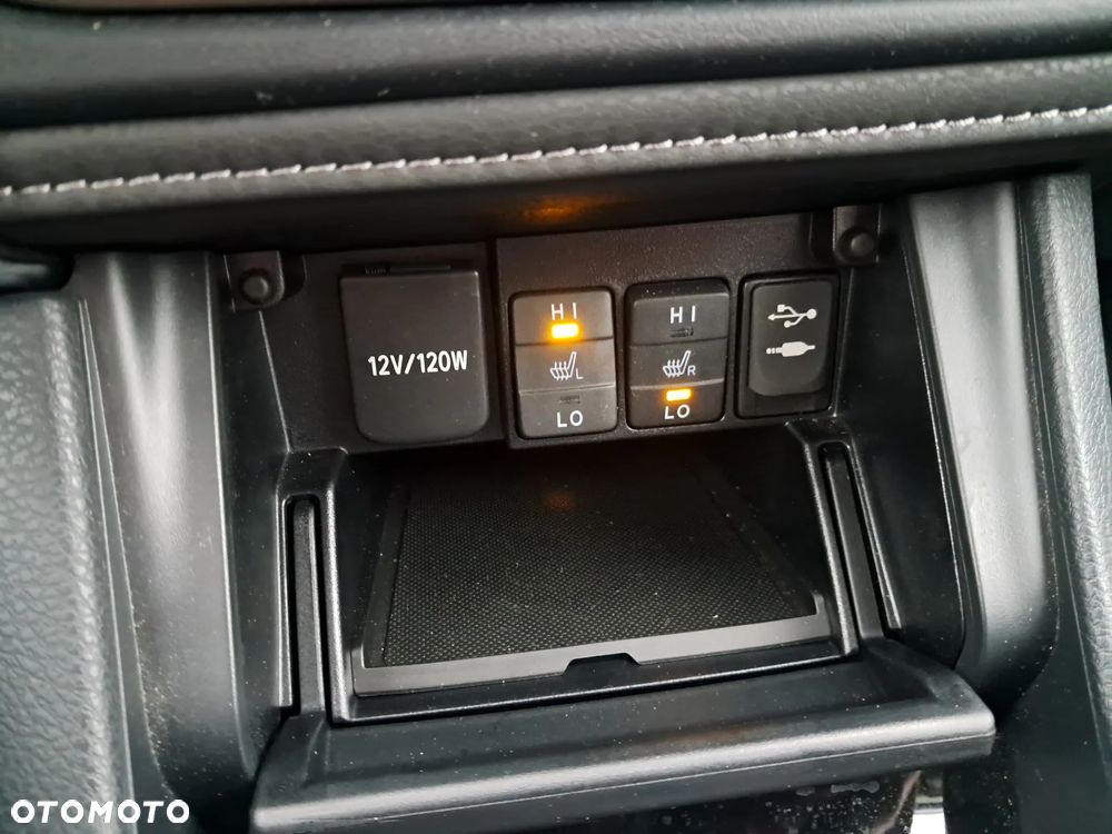 Toyota Auris 1.2 Turbo Team Deutschland - 28