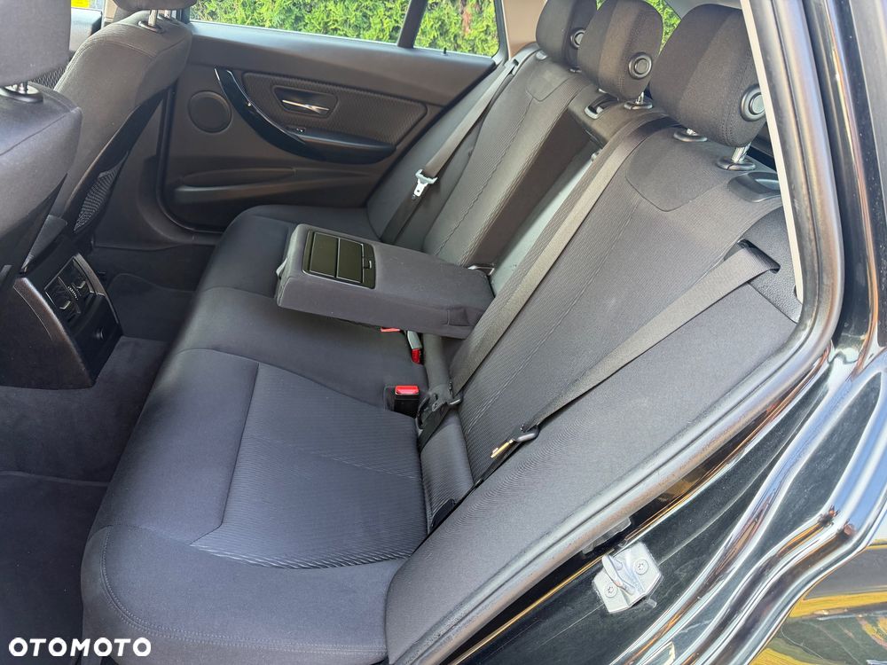 BMW Seria 3 320d Luxury Line - 27