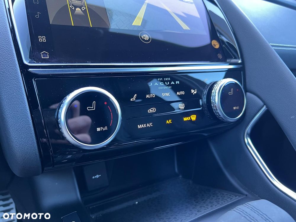 Jaguar E-Pace - 16