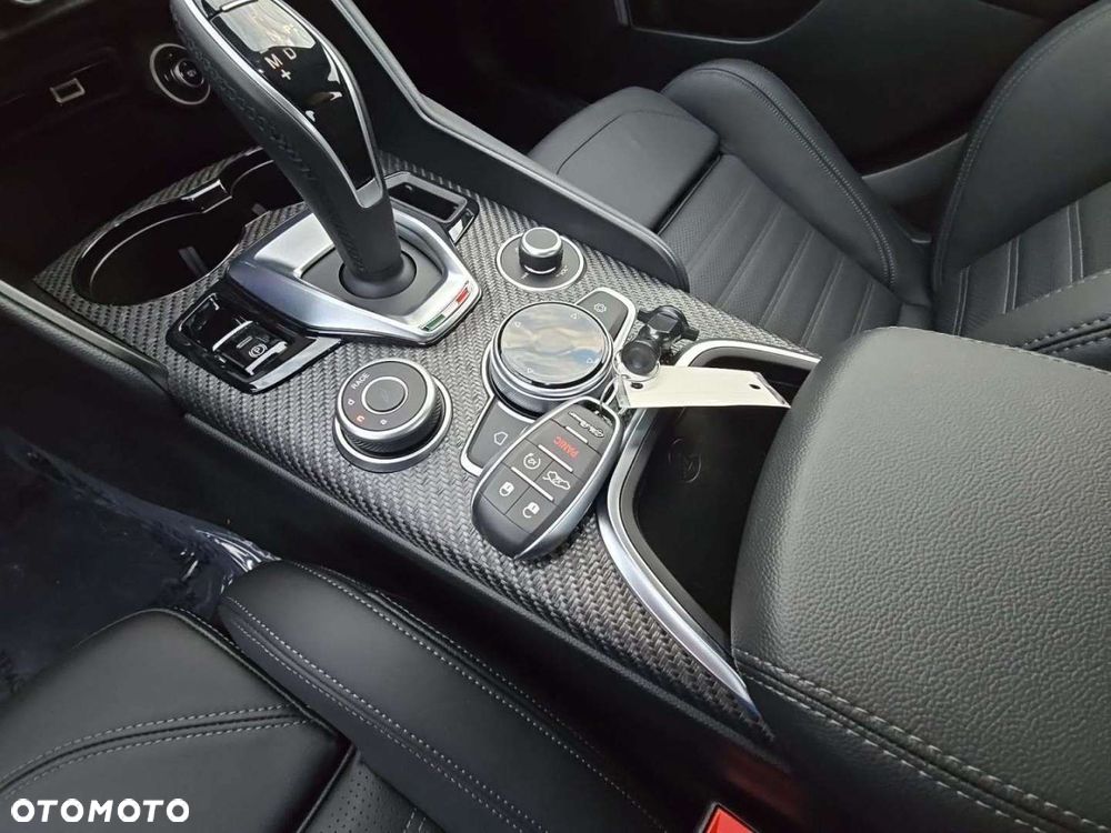 Alfa Romeo Giulia - 13