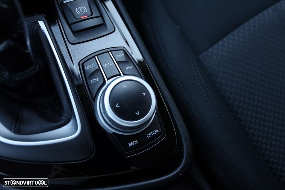 BMW 216 Active Tourer d Advantage Auto - 10