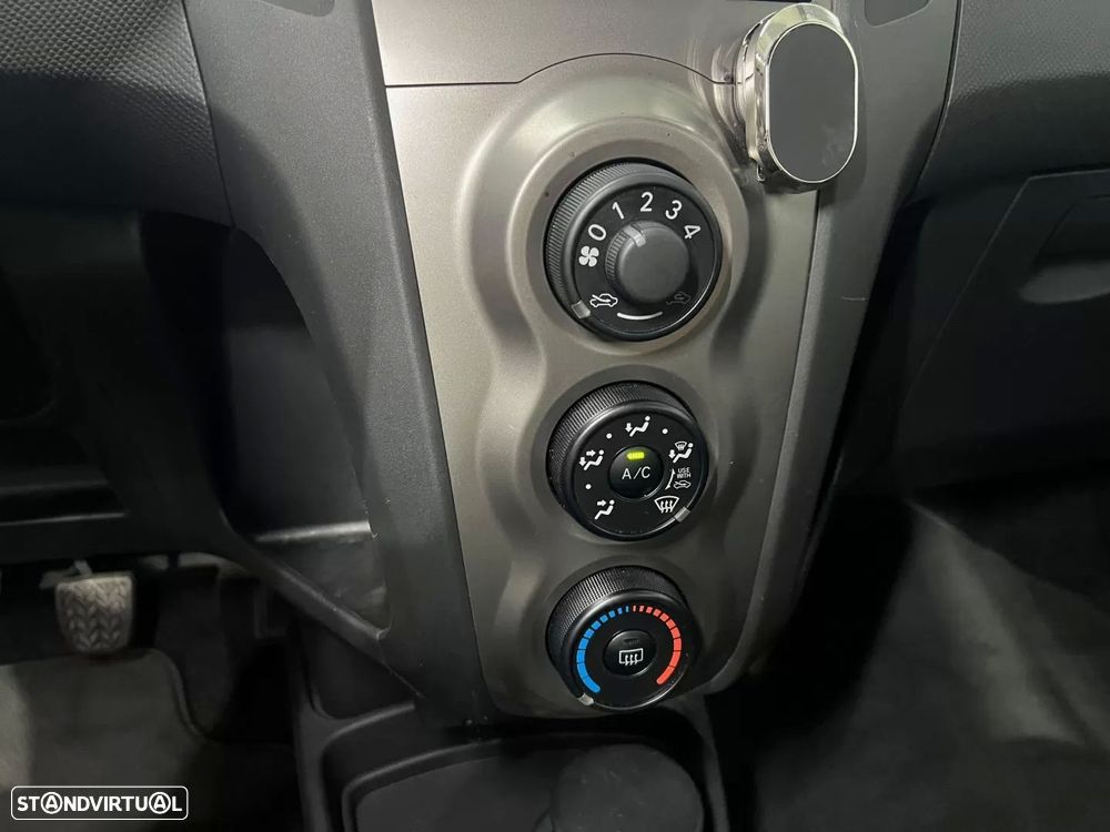 Toyota Yaris 1.0 VVT-i AC - 19