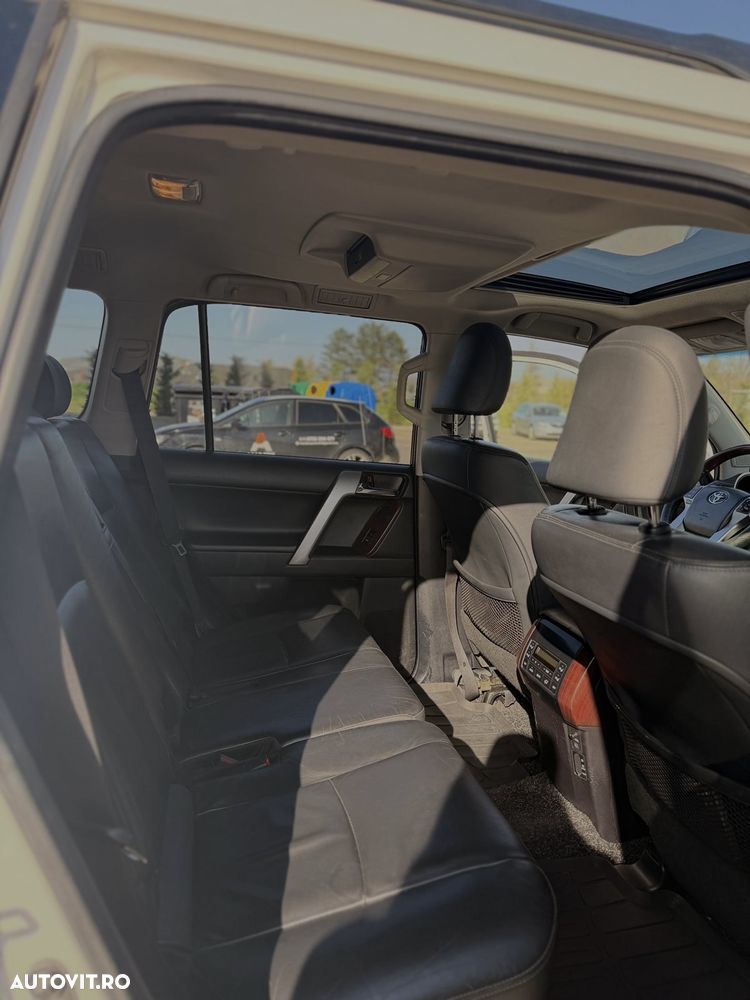 Toyota Land Cruiser 3.0l Turbo D-4D Aut. AVS 7 Locuri Luxury - 17