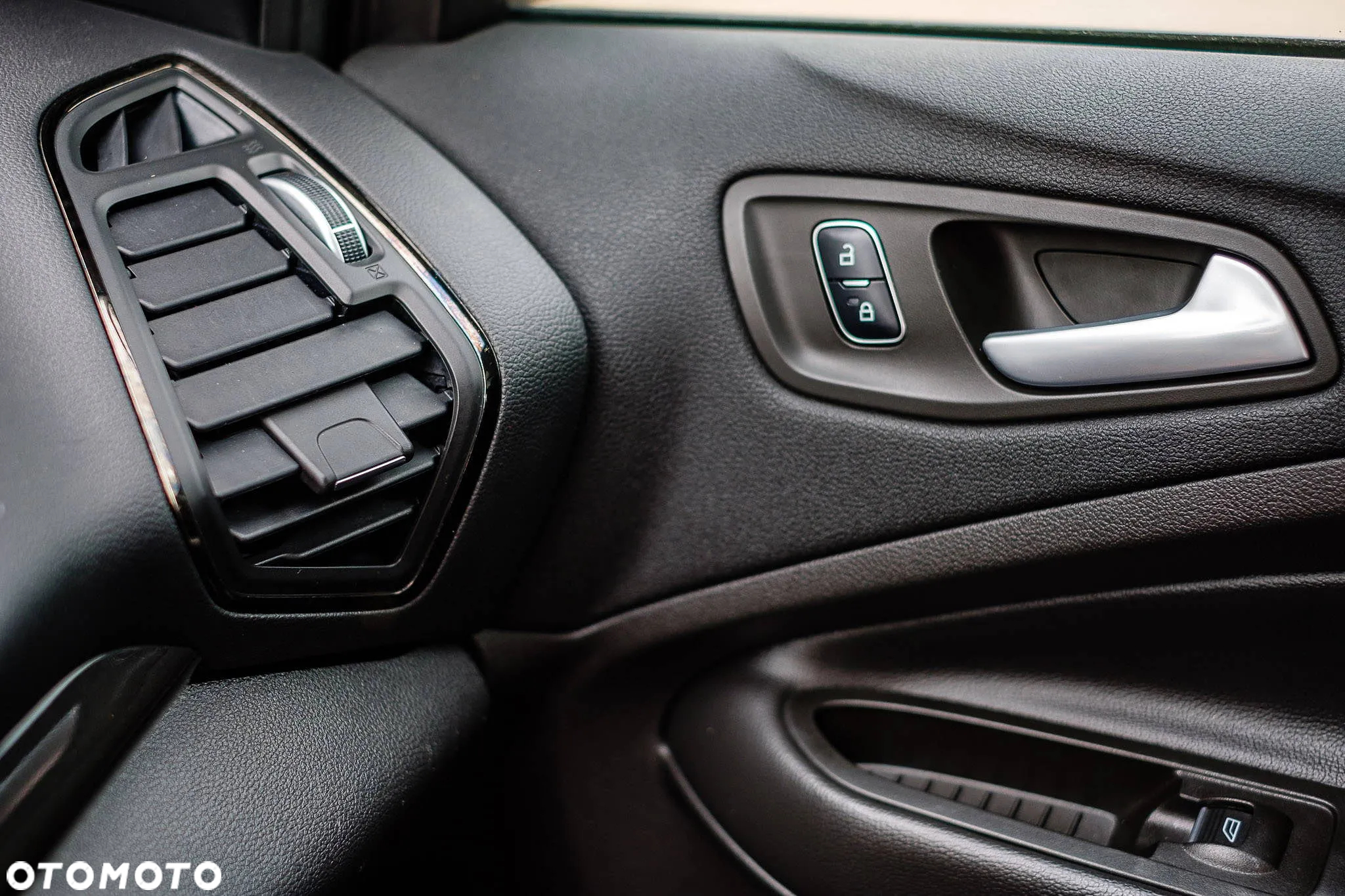 Ford Kuga - 28