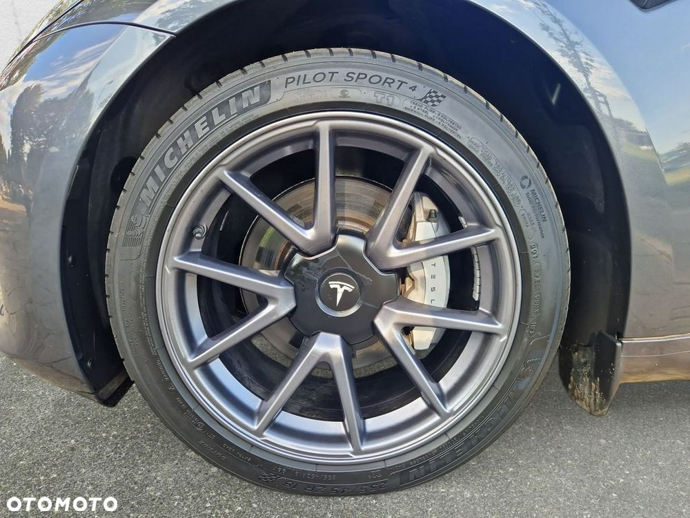 Tesla Model 3 - 9