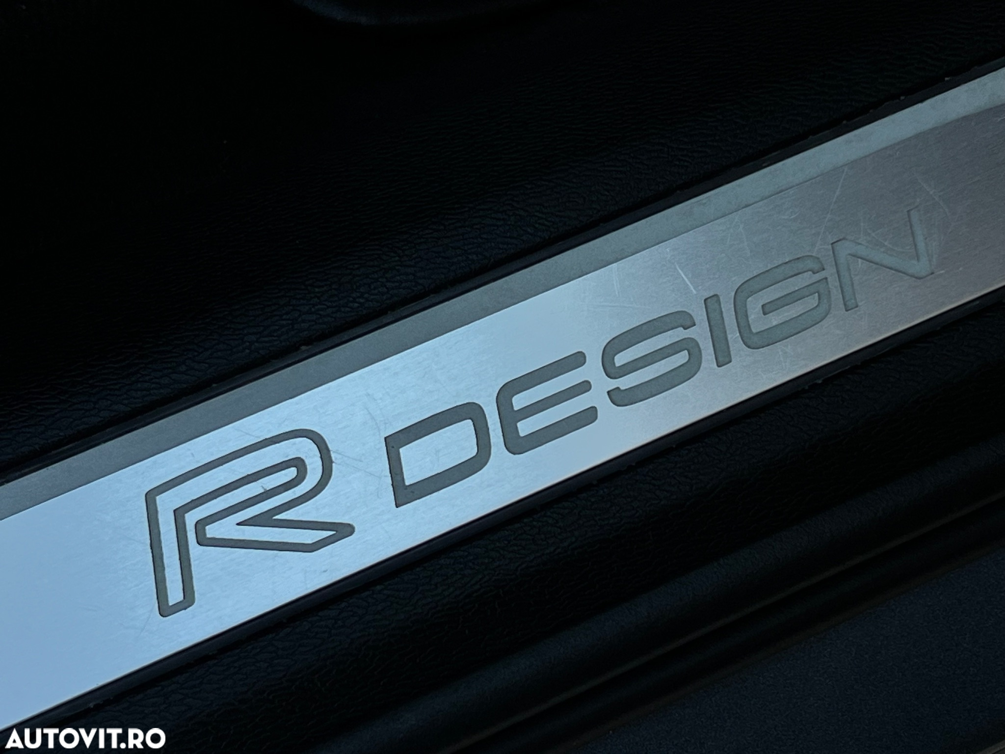 Volvo XC 60 D4 AWD Geartronic RDesign - 34