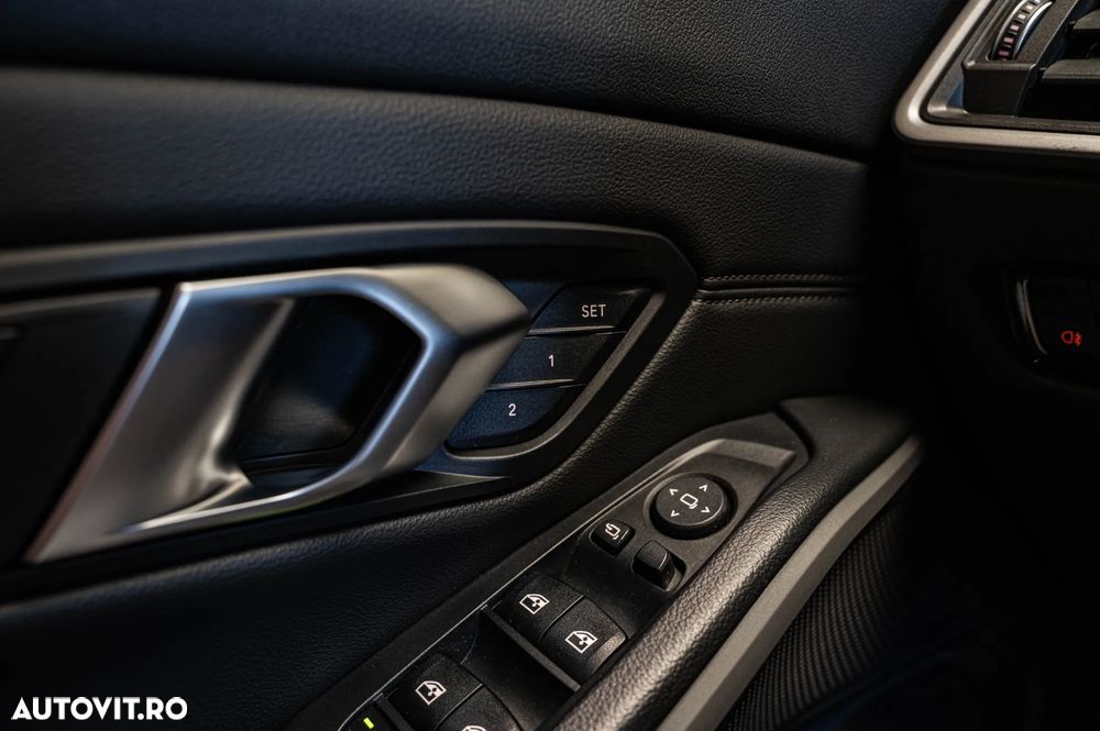 BMW Seria 3 318d Aut. Luxury Line - 25