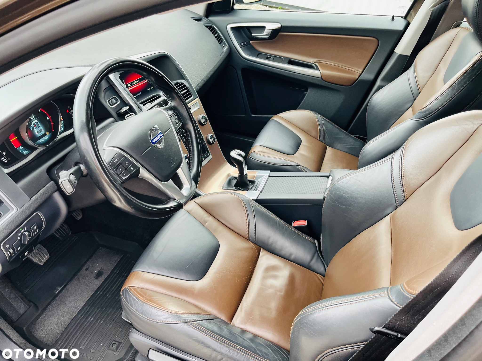 Volvo XC 60 D4 Momentum - 14