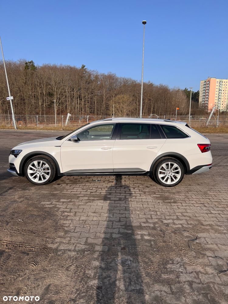 Skoda Superb 2.0 TDI 4x4 DSG Scout - 4