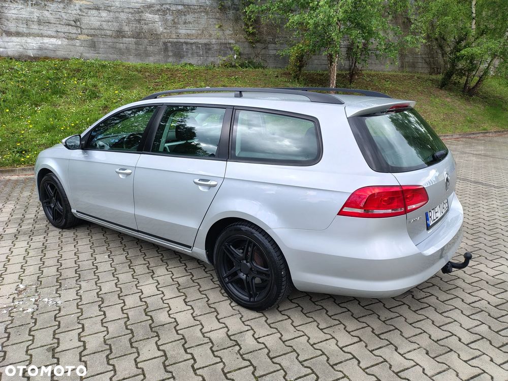 Volkswagen Passat 1.6 TDI DPF BlueMot Highline - 8