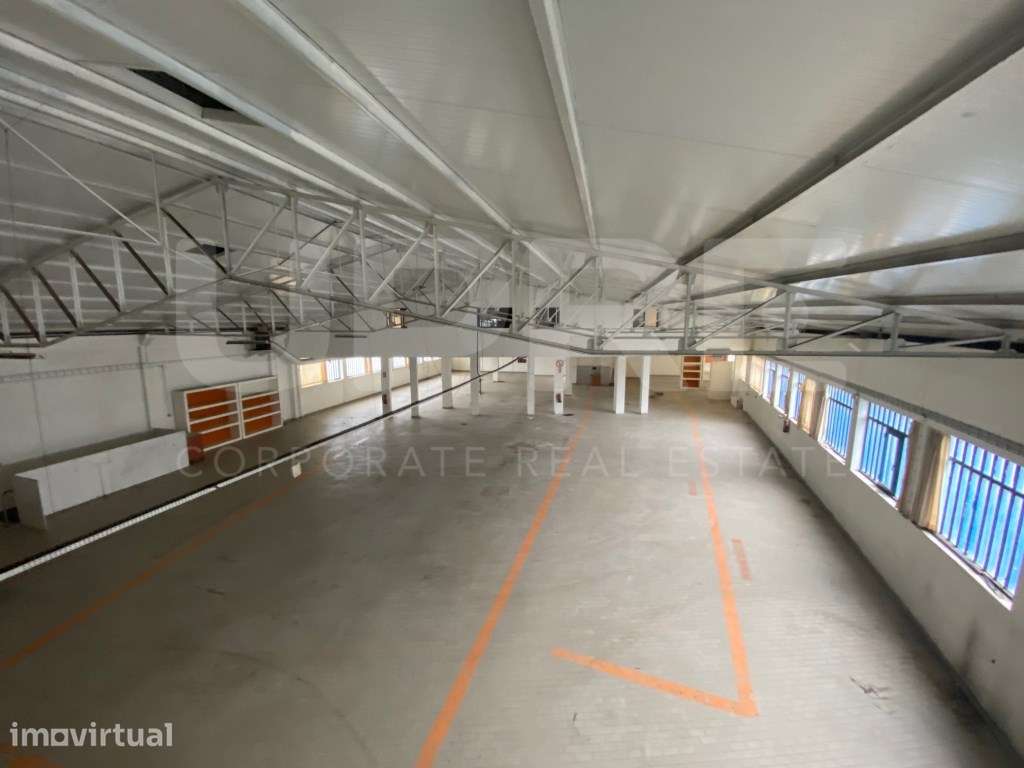 VENDE | Armazém Industrial | S. João Madeira - Grande imagem: 2/9