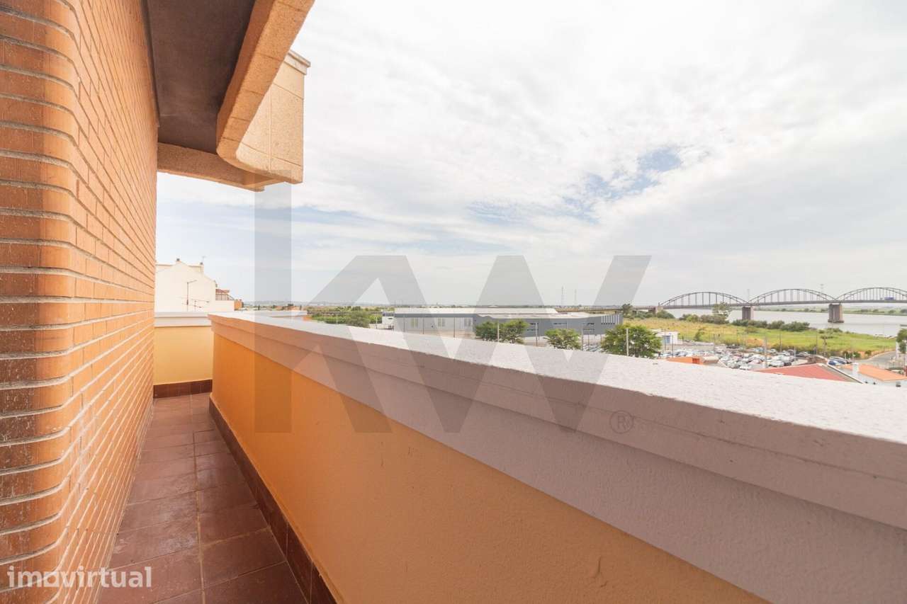 T2 totalmente remodelado para arrendamento em Vila Franca de Xira - Grande imagem: 2/29