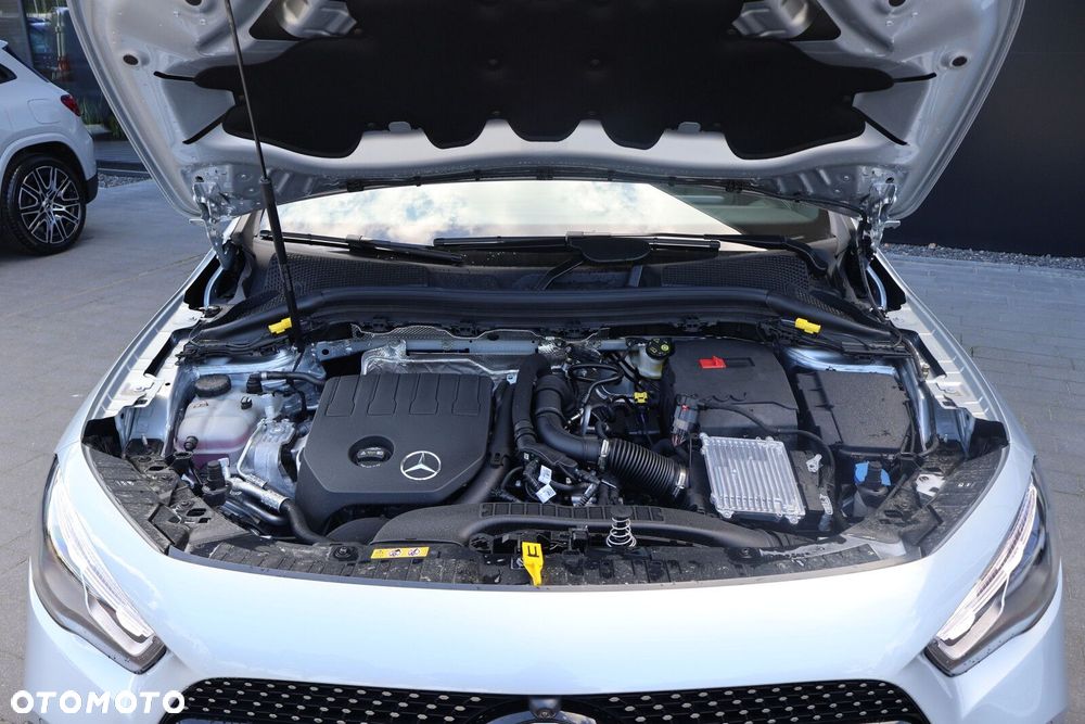 Mercedes-Benz GLA - 24