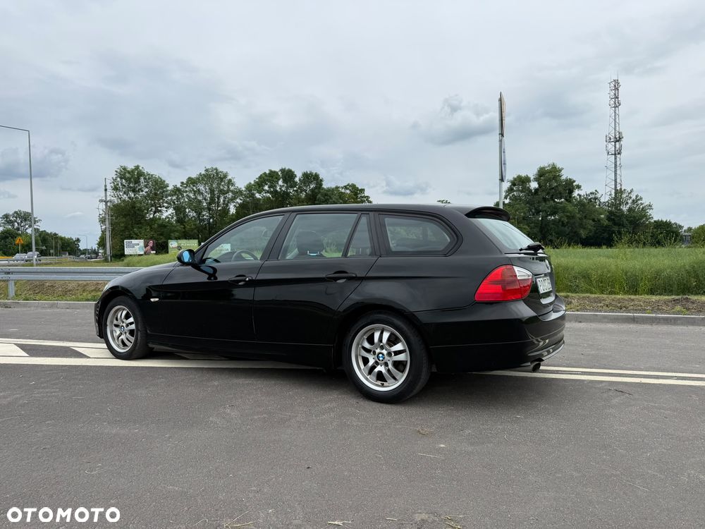BMW Seria 3 318i - 4