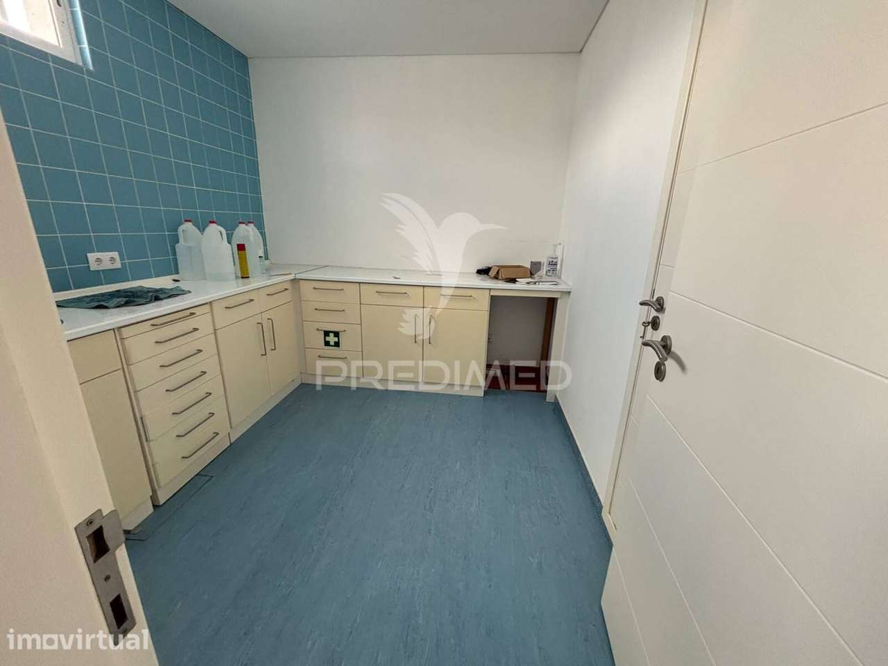 VENDE-SE ESPAÇO COMERCIAL NO CENTRO DA PRAIA DA VITÓRIA - Grande imagem: 3/11