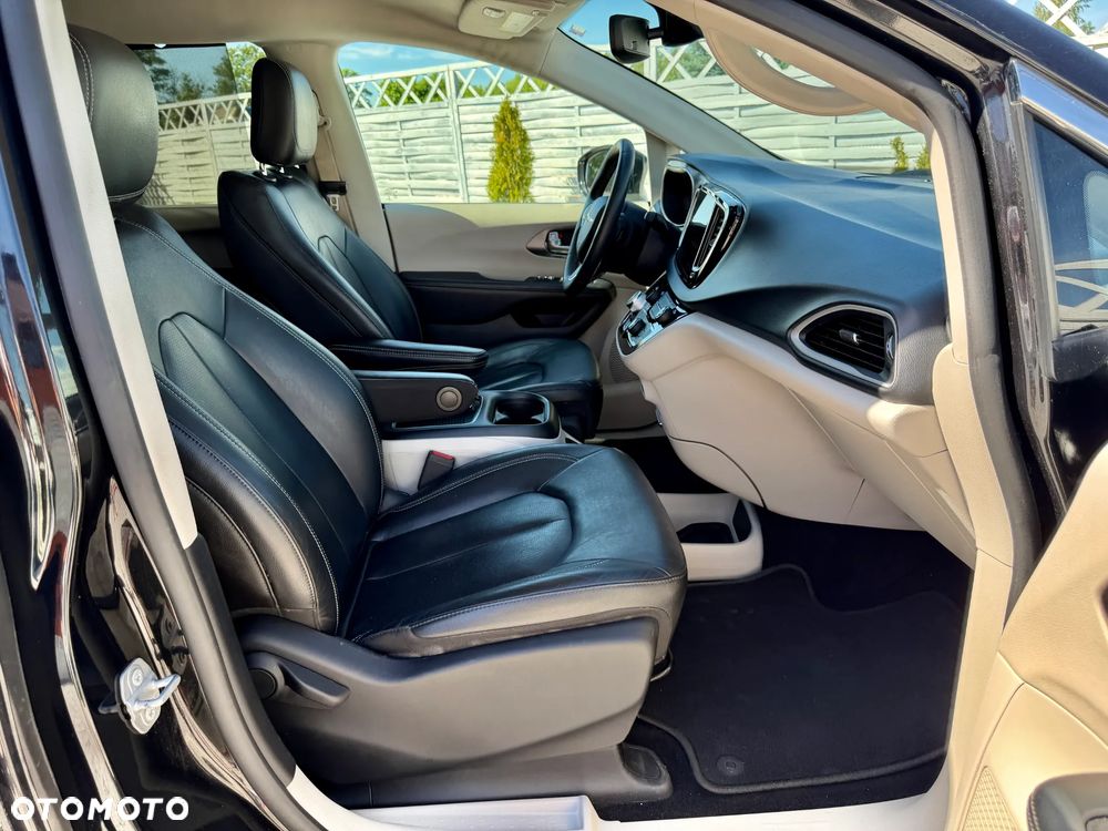 Chrysler Pacifica - 5