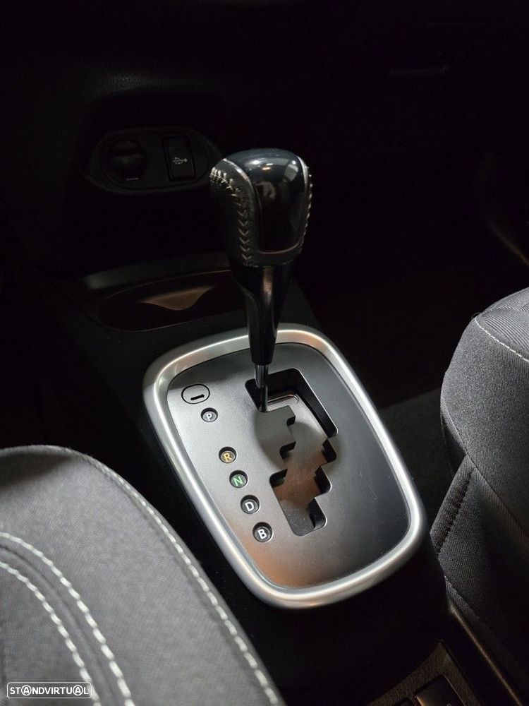 Toyota Yaris 1.5 HSD Comfort - 33