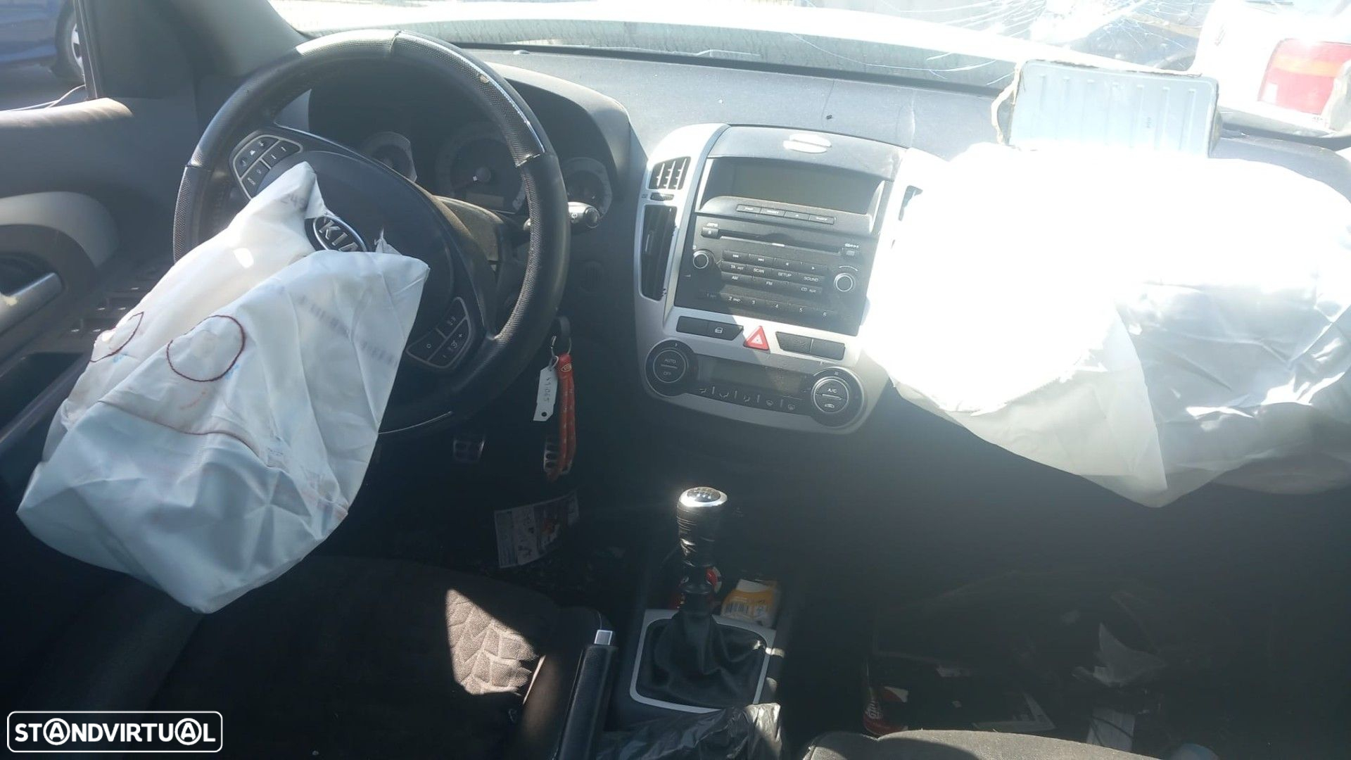 Kia Ceed SW 1.6 CDRDI de 2009 disponível para peças FRISO DA MALA VENDIDO - 5