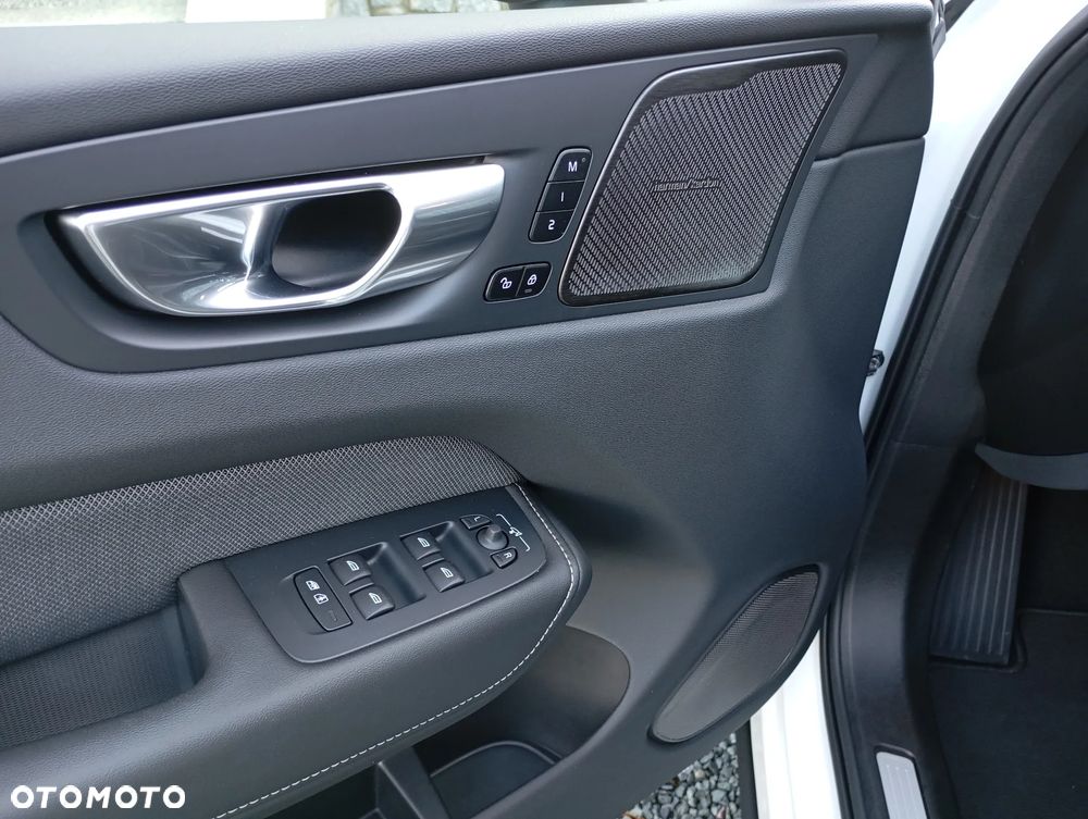 Volvo XC 60 B4 D AWD Ultimate Dark - 23