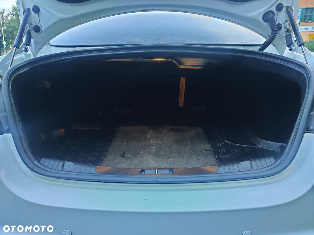 Jaguar XF 2.2 D Luxury - 9