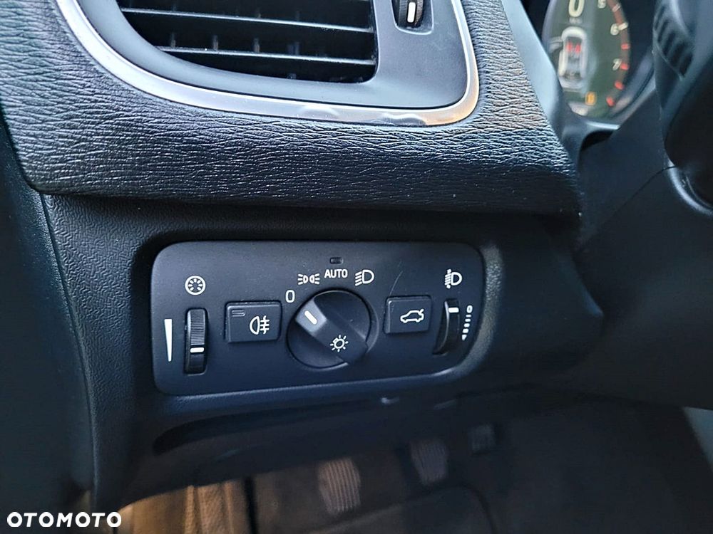 Volvo V40 T2 Momentum - 27