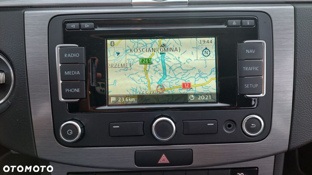 Volkswagen Passat - 25