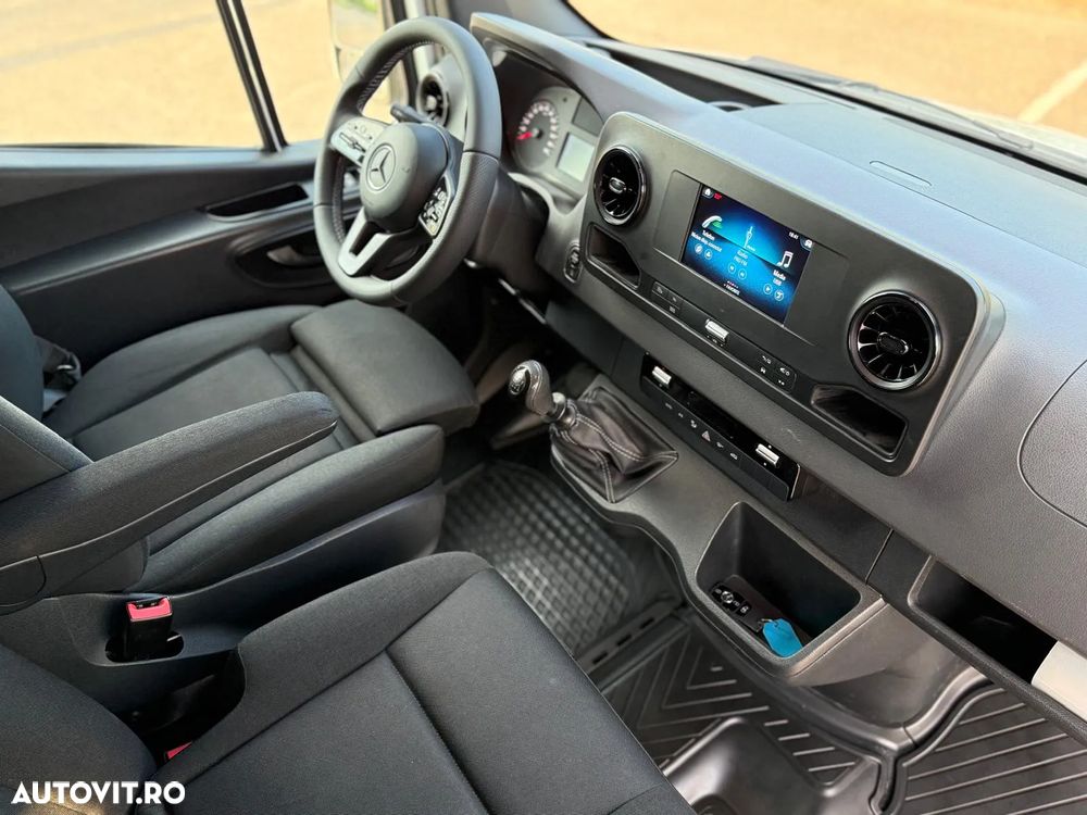 Mercedes-Benz Sprinter - 16