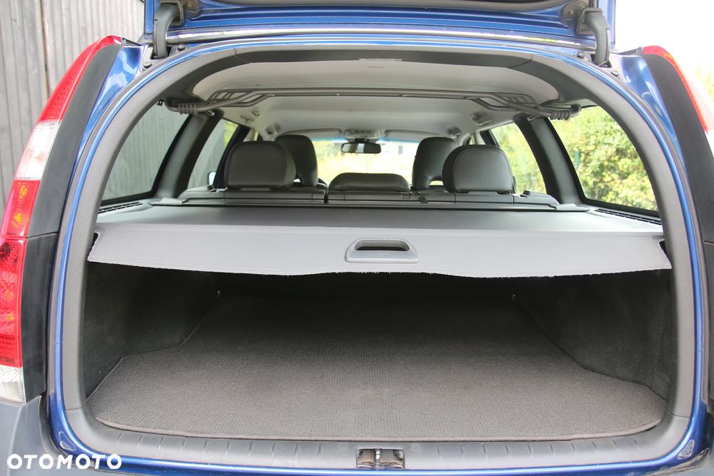 Volvo XC 70 2.4D5 AWD Ocean Race - 8