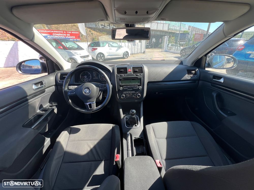 VW Jetta 1.6 TDi Confortline - 14