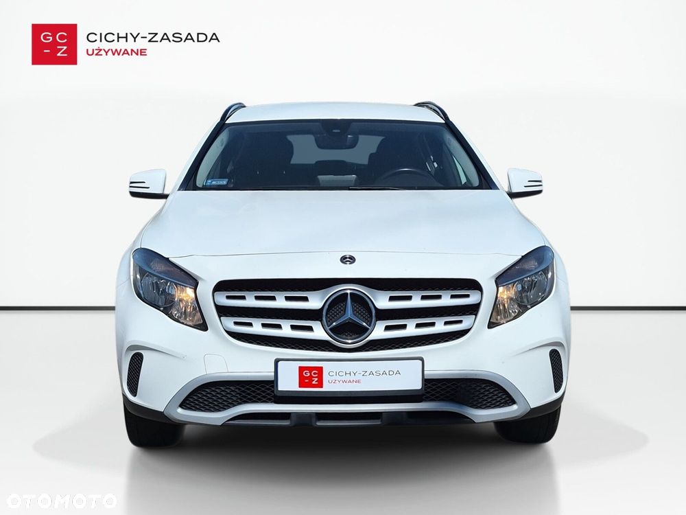 Mercedes-Benz GLA - 8