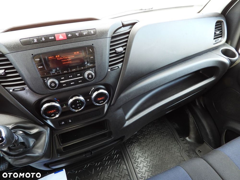 Iveco DAILY 35S14 SKRZYNIA PODWÓJNA KABINA DOKA 7 MIEJSC TEMPOMAT KLIMATYZACJA  135KM - 28
