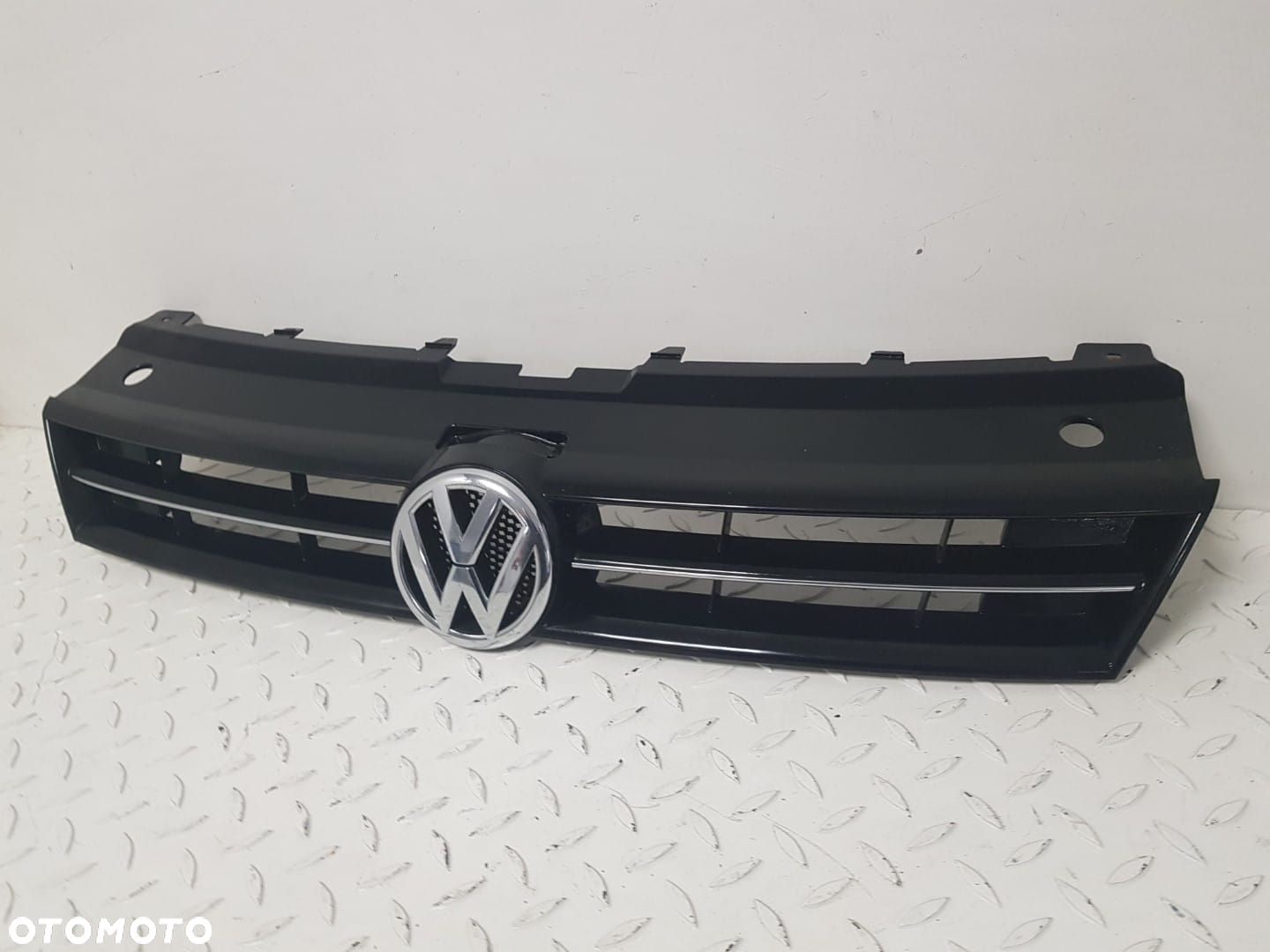 ŁADNY GRILL ATRAPA VW POLO V 6R0 6R LAKIEROWANY CHROM 08-14 ZNACZEK 6R0853653M - 3