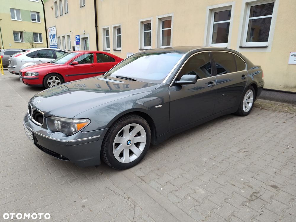 BMW Seria 7 745i L - 23